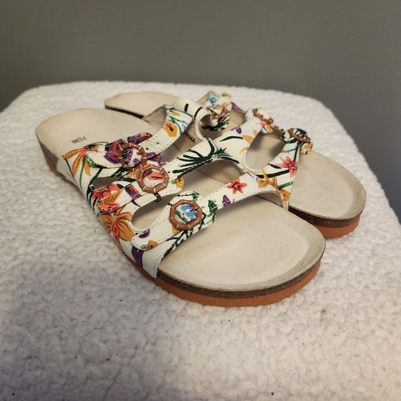 EuroWellness Shoes - EuroWellness Balance triple strap floral canvas sandals SIZE 7 US 38 EU